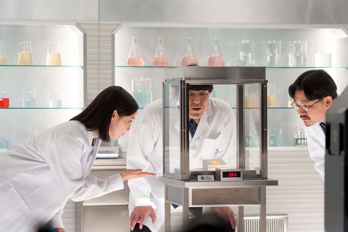 広瀬すず、オズワルド/「実験するぞ!AGC/宣言篇」「実験するぞ!AGC/AFLAS篇」より(提供写真)