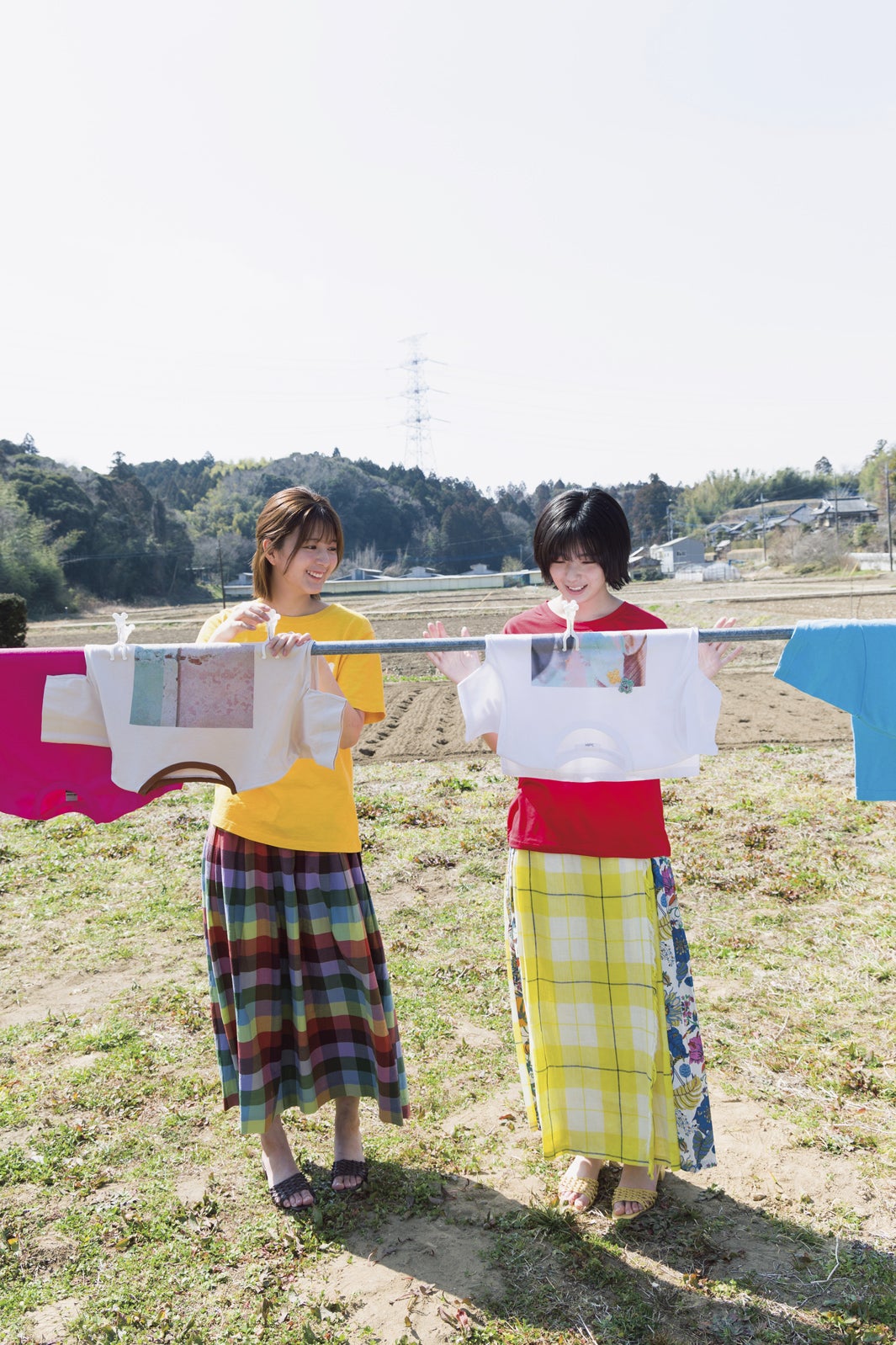 関有美子、藤吉夏鈴（画像提供：小学館）