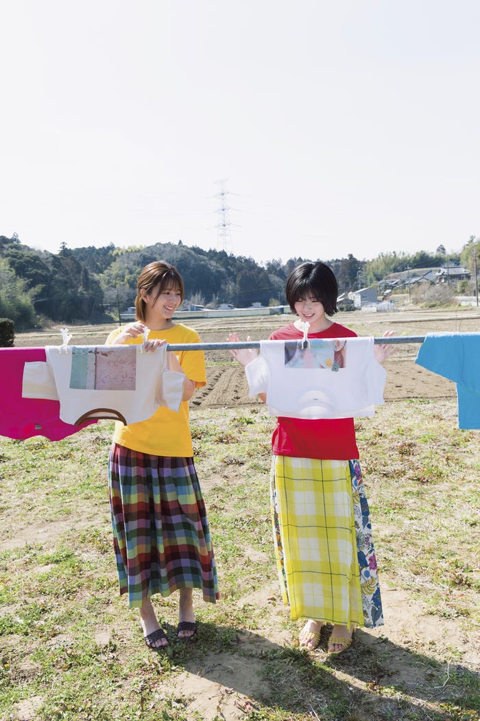 関有美子、藤吉夏鈴(画像提供:小学館)