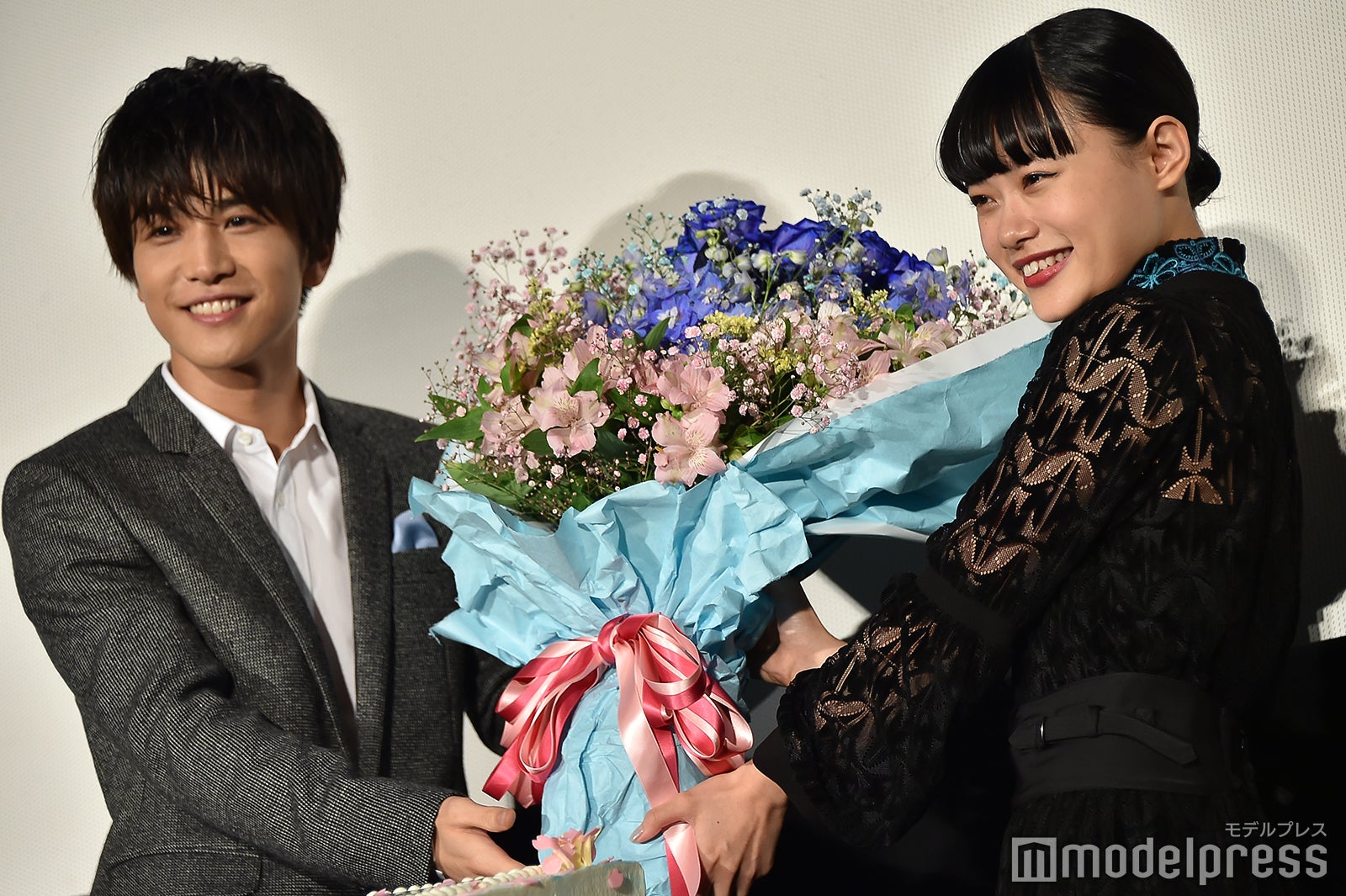 岩田剛典、杉咲花 （C）モデルプレス