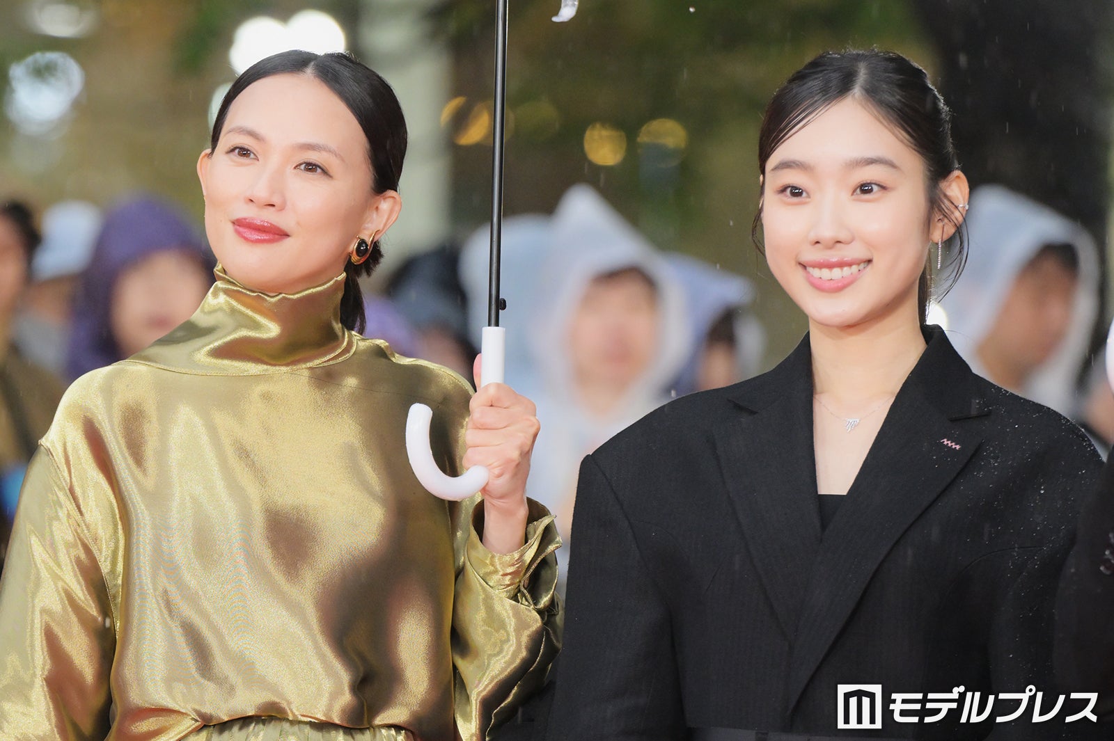 倉沢杏菜、ミニ丈でスラリ美脚披露 臼田あさ美はゴールドドレスで存在感放つ【第39回東京国際映画祭】