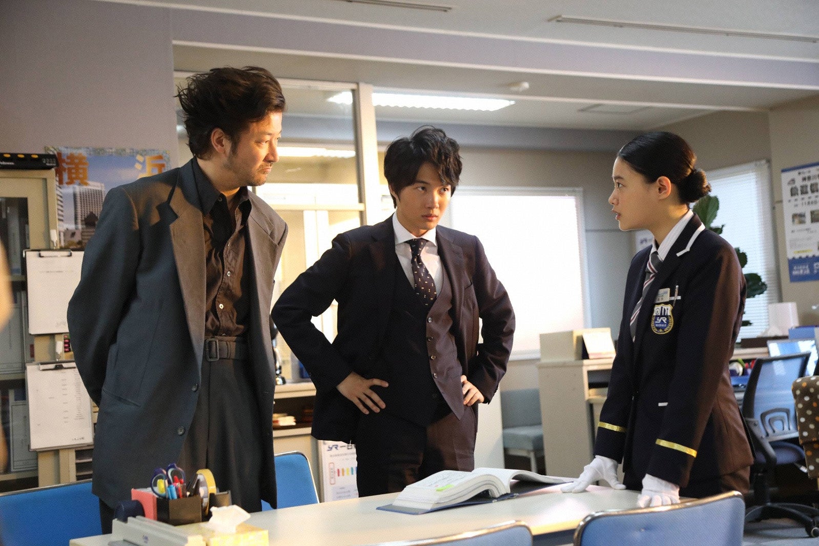 （左から）浅野忠信、神木隆之介、杉咲花（C）フジテレビ