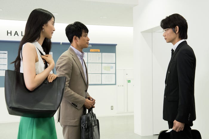 森崎ウィン、綾野剛/「ハゲタカ」第7話より(C)テレビ朝日