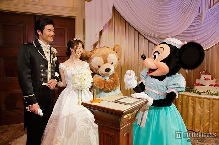 “アウグーリ!”グリーティング・フロム・ミッキー&ミニー&ダッフィーのイメージ (C)Disney