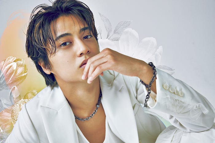 高橋海人/写真:佐々木慎一(SIGNO)