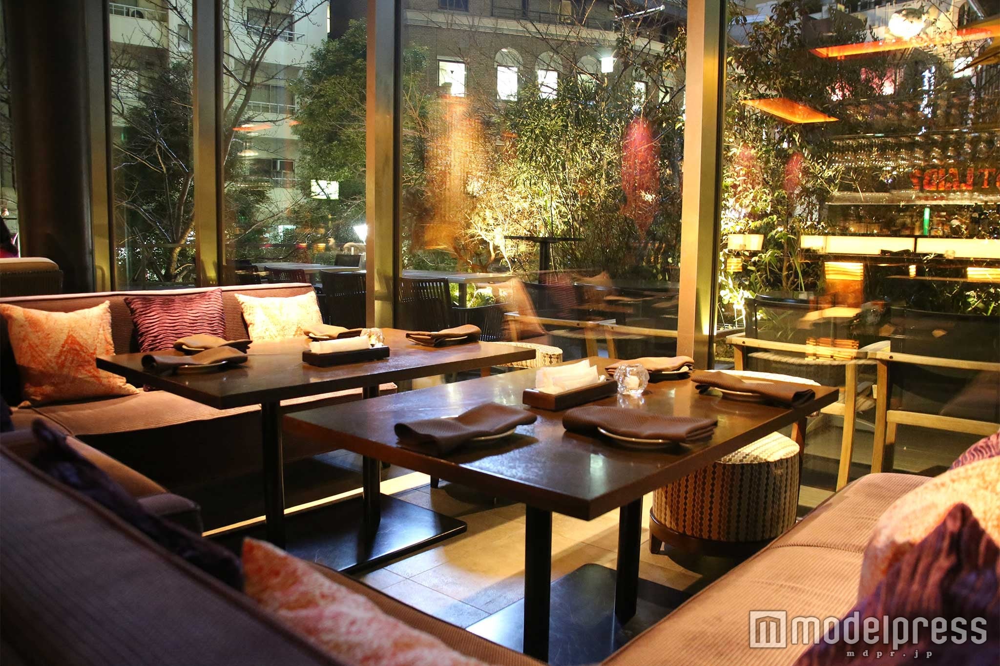 ゆったりとしたソファー席（C）モデルプレス