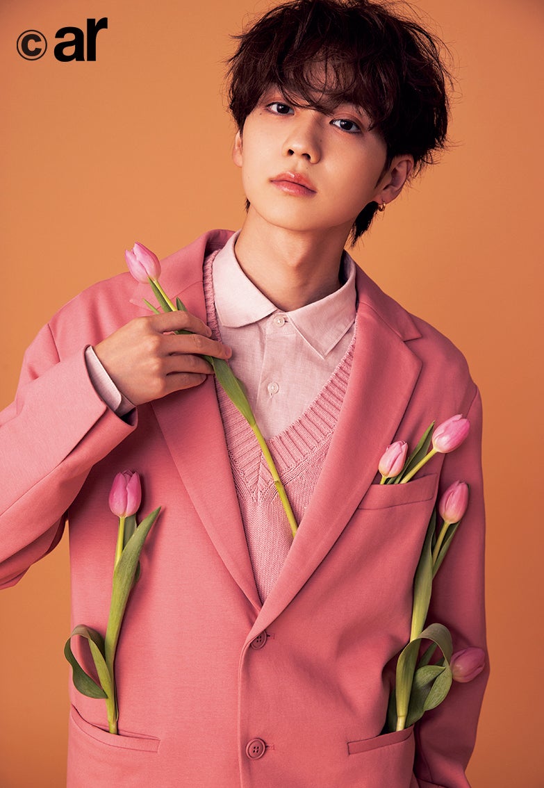 THE RAMPAGE吉野北人、あざとい視線に釘付け ピンクテーマに魅力