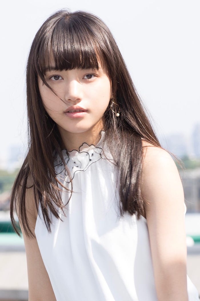 <清原果耶(きよはら・かや)プロフィール>2002年1月30日生まれ、大阪府出身。2014年10月「アミューズオーディションフェス2014」グランプリを受賞し芸能界デュー。2015年3月から雑誌「nicola」専属モデル、2018年8月より「Seventeen」専属モデル。2015年朝ドラ「あさが来た」で女優デビューを果たした。主な代表作にドラマ「セトウツミ」、「宇宙を駆けるよだか」、映画「3月のライオン」、「ちはやふる -結び-」、「愛唄 -約束のナクヒト-」など。現在は「俺の話は長い」に出演中。