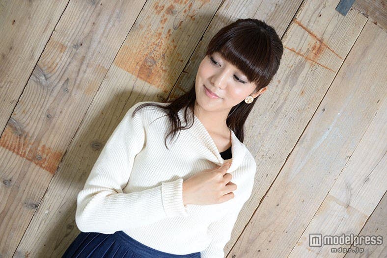 ネックまわりは狭めにアレンジできるインナーで暖か