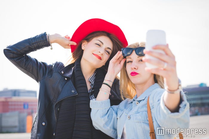 自撮りはほどほどに(photo by Eugenio Marongiu/Fotolia)