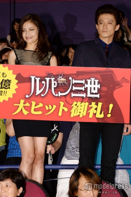 （左から）黒木メイサ、小栗旬