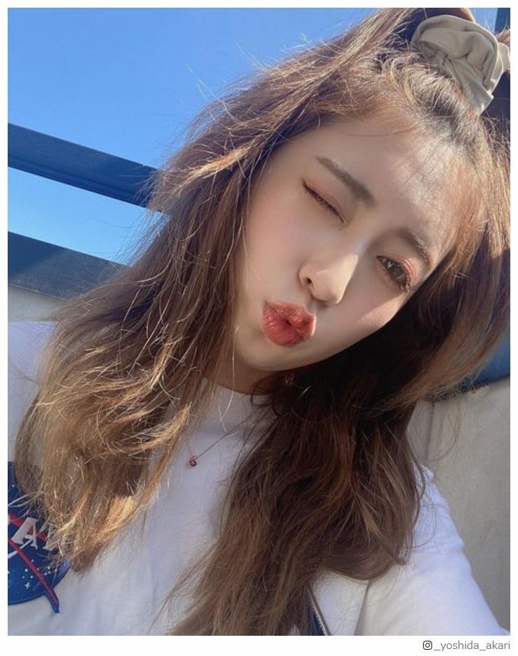 吉田朱里、デコ出しヘア＆ギャルメイク披露「似合う」「寝ぐせすら可愛い」と反響