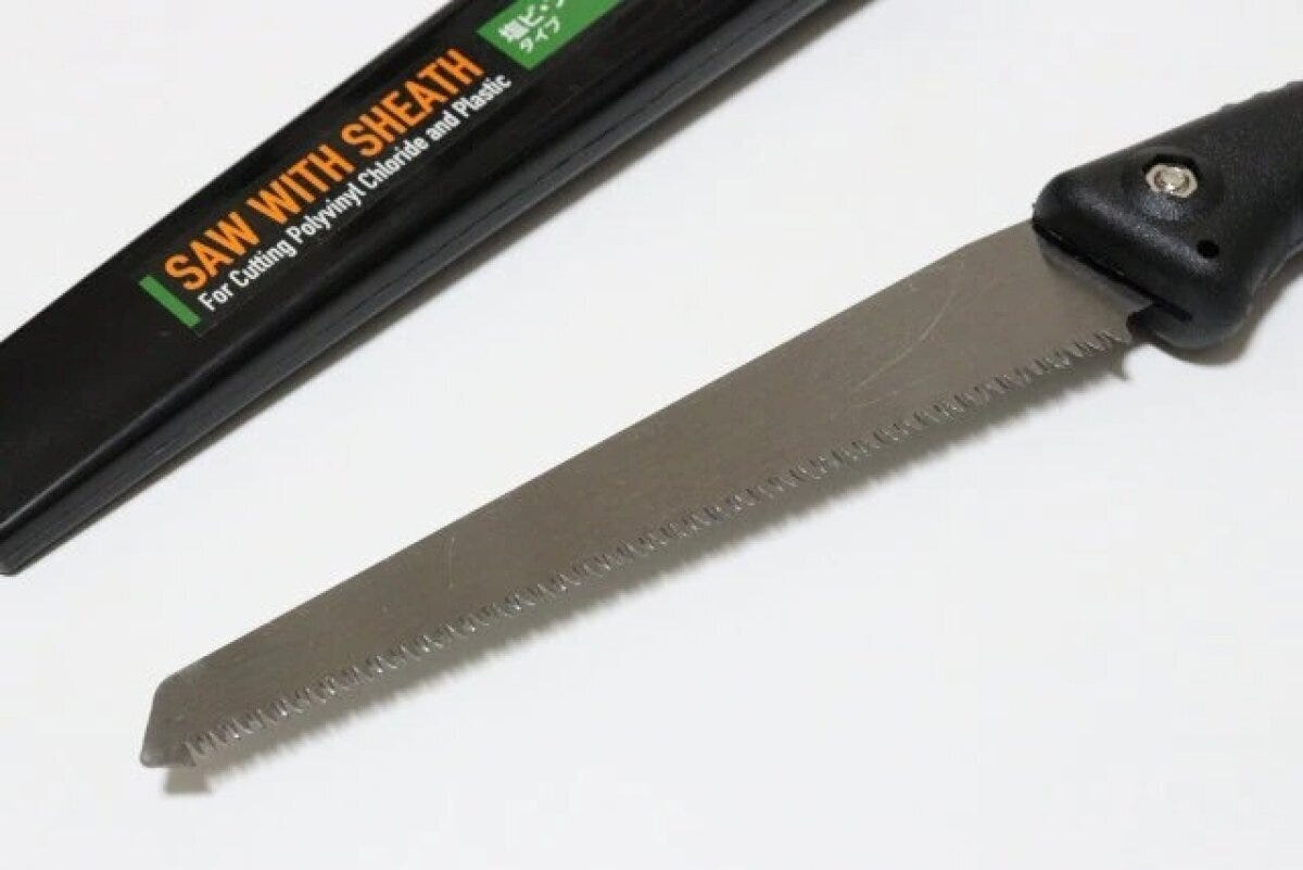 ダイソー　サヤ付のこぎり（塩ビ・プラ切りタイプ）　刃