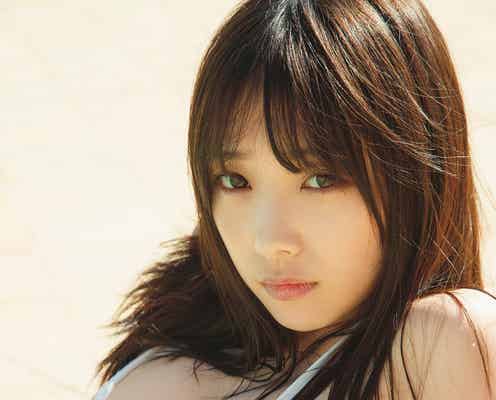 乃木坂46与田祐希、10代ラスト水着カット解禁 花柄ビキニの美バストに釘付け<無口な時間>