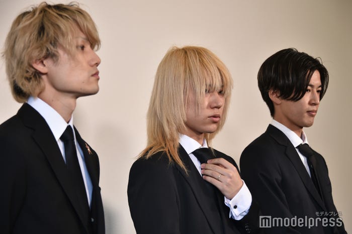 「YOSHIKI SUPERSTAR PROJECT X」で結成されたバンドのメンバー/(左から)kyohey、FURUTATSU、KAIRI (C)モデルプレス