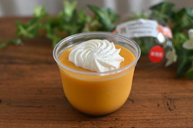 セブンイレブンのとろ生かぼちゃプリンの開封後正面から