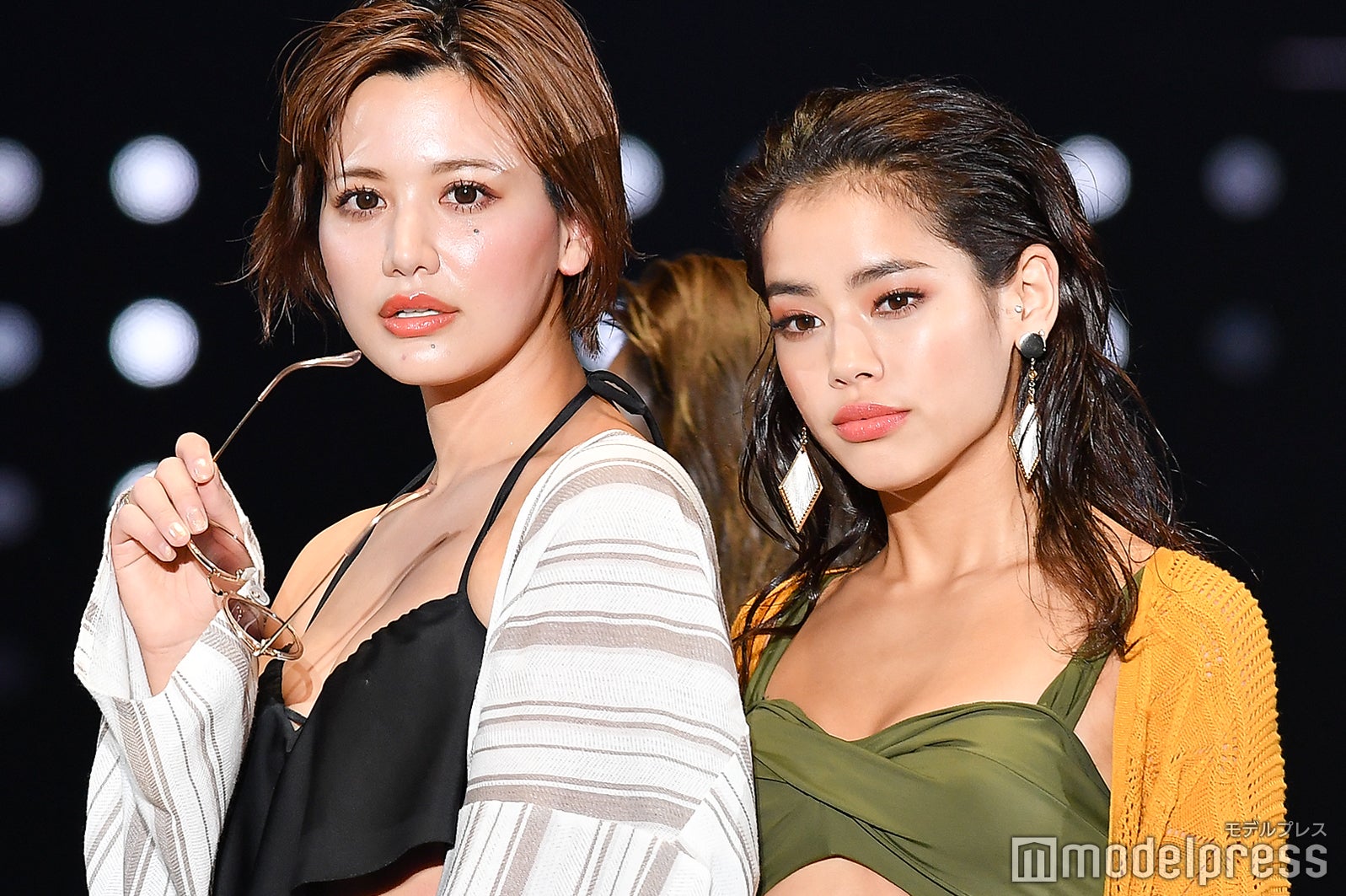 （左から）佐藤エリ、佐原モニカ（C）モデルプレス