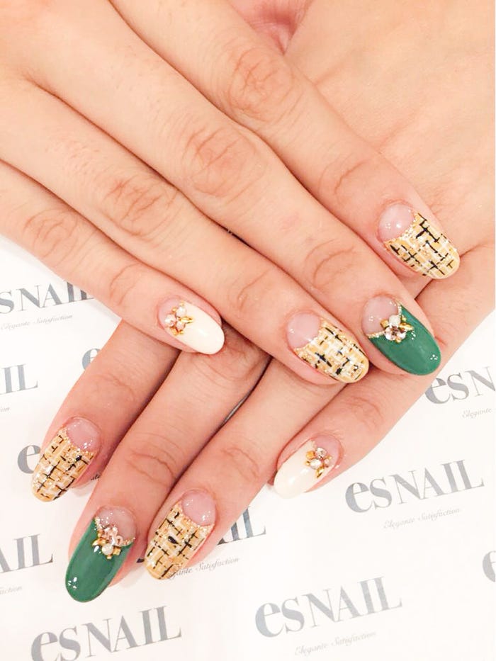 ツイード柄のフレンチ/画像提供:esNAIL