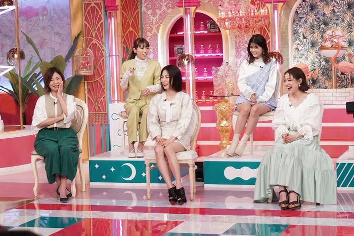 (上段左から)若槻千夏、景井ひな(下段左から)大久保佳代子、MEGUMI、chay(C)日本テレビ