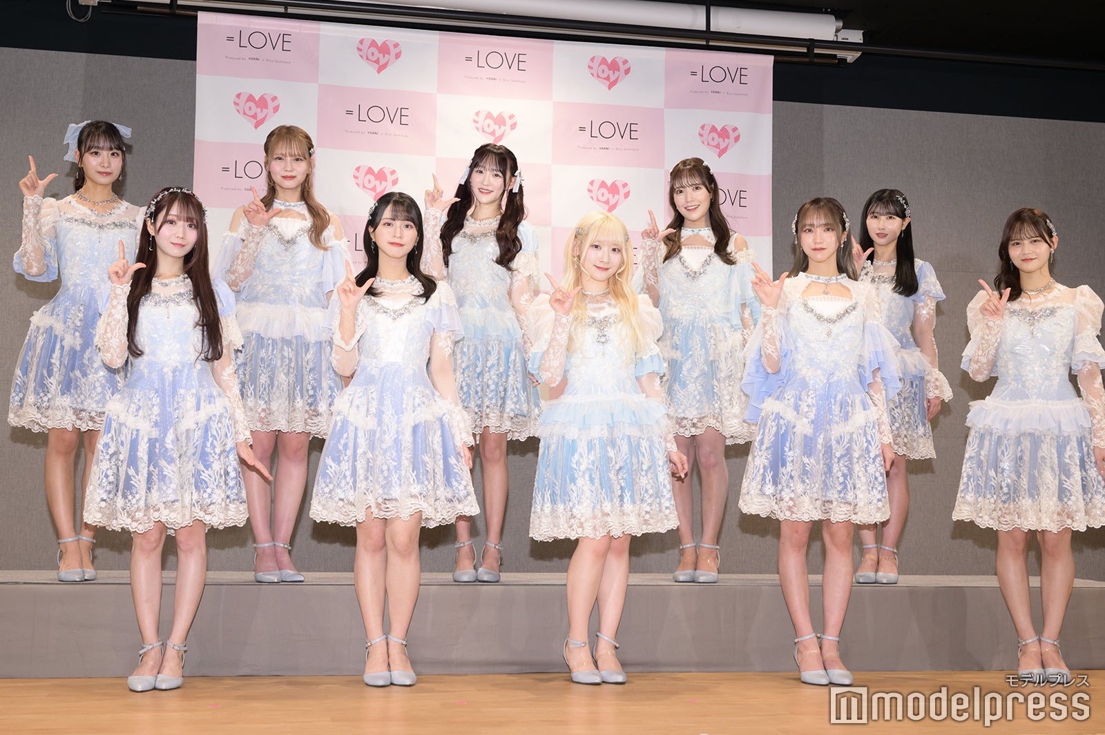 ＝LOVE（後列左から）瀧脇笙古、大場花菜、音嶋莉沙、諸橋沙夏、山本杏奈（前列左から）大谷映美里、佐々木舞香、齋藤樹愛羅、野口衣織、高松瞳（C）モデルプレス