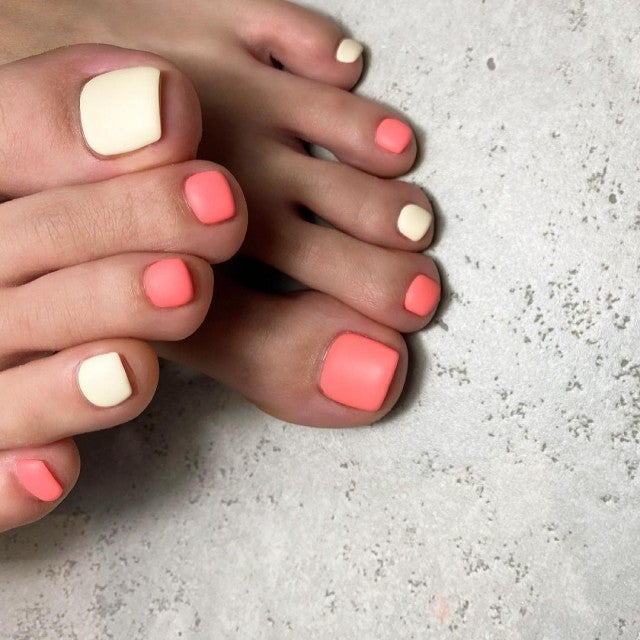 足元でセンスの良さを見せつけて 初心者でも挑戦しやすい 大人フットネイル 4選 モデルプレス