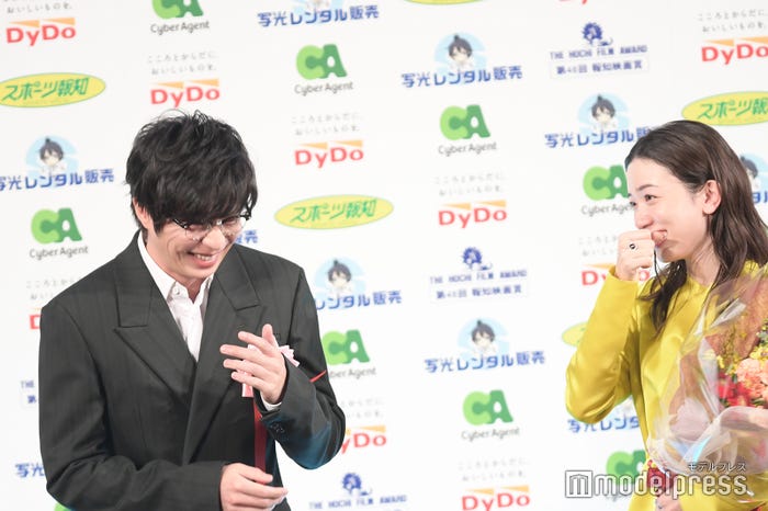 笑い合う田中圭&永野芽郁(C)モデルプレス