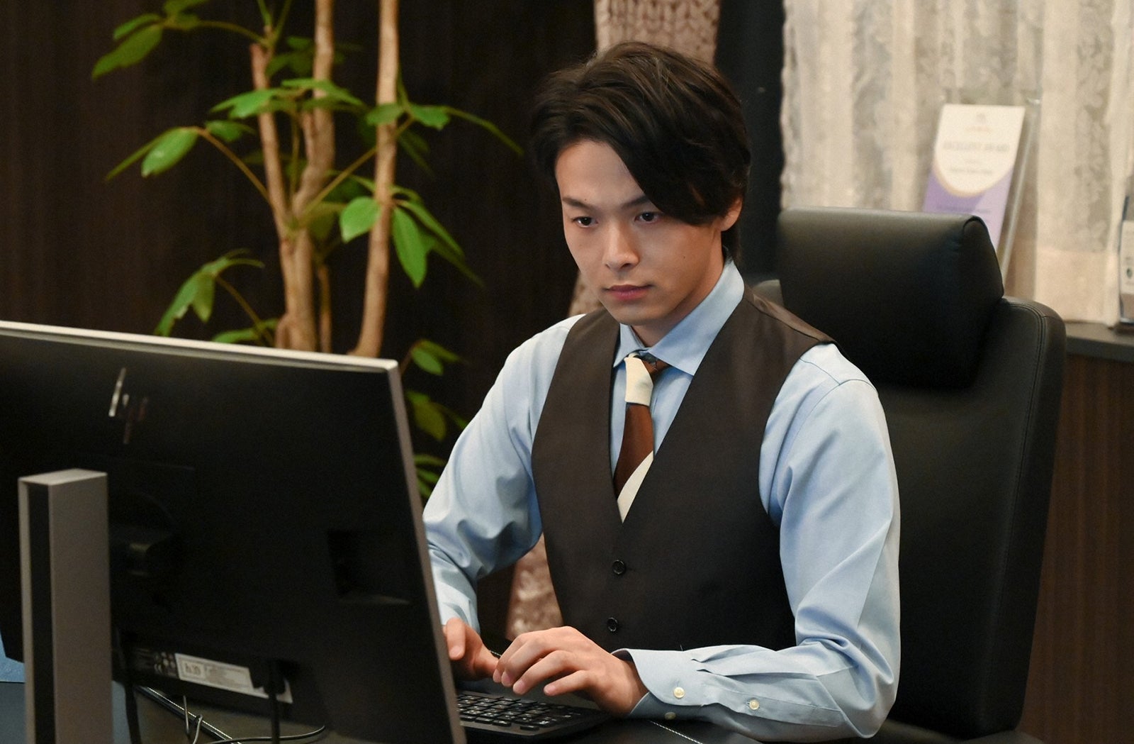 中村倫也／「この恋あたためますか」第1話より（C）TBS