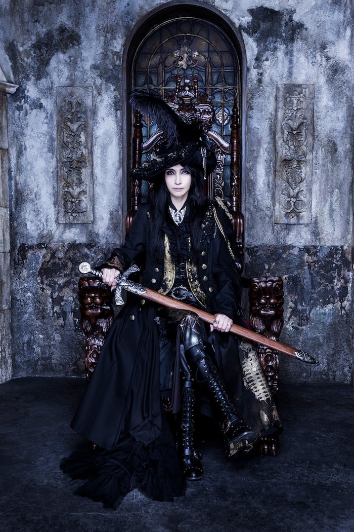 12星座をコンセプトとした、シンフォニック・ヘヴィー・メタル・バンドDRACULEAと孤高のギタリスト、ケリー・サイモンによる究極の芸術劇開催