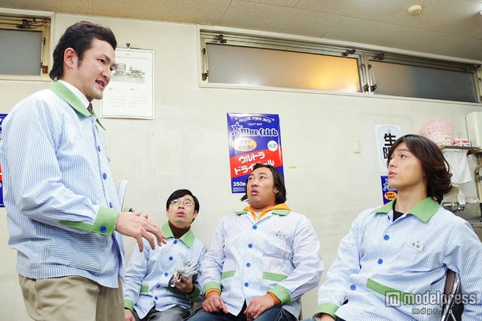 中村獅童演じるコンビニ店長が“ラブ理論”に基づくモテテクをレクチャー/画像提供:テレビ東京
