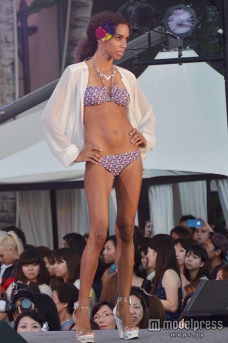  「ハワイアン・メイ！コレクション 2013」より