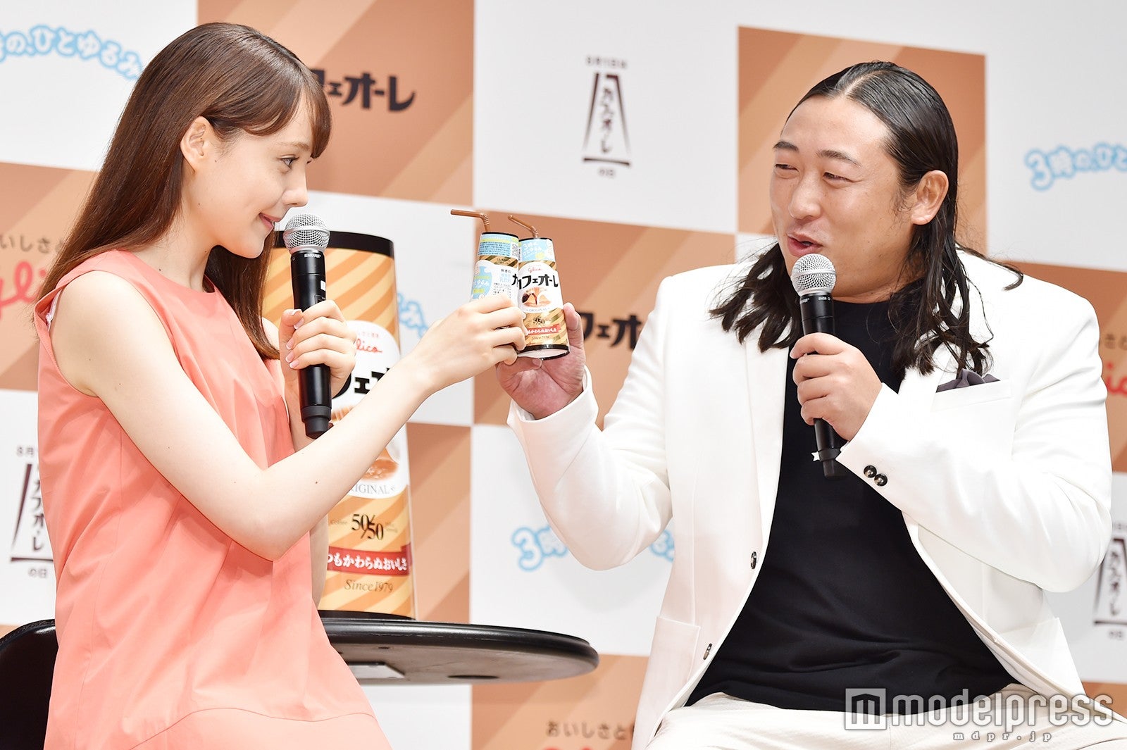 トリンドル玲奈、秋山竜次（C）モデルプレス