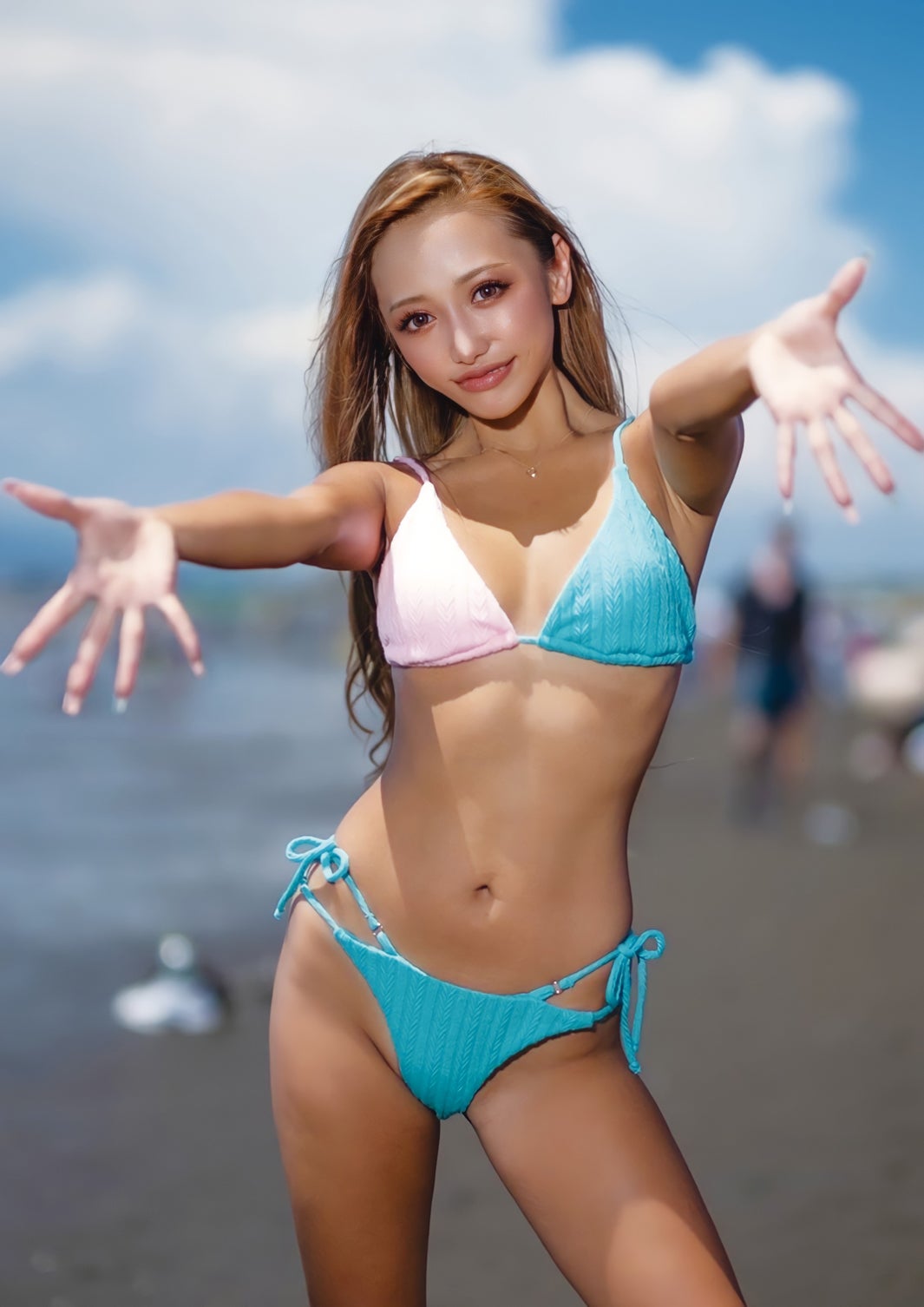 LOALOモデル ぴい／写真集「SUNKISSED」より（提供画像）