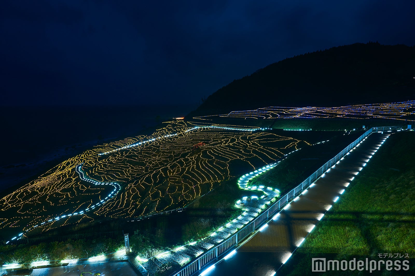 夜間イルミネーションが灯った「輪島・白米千枚田」（※2019年3月10日まで開催）（C）モデルプレス