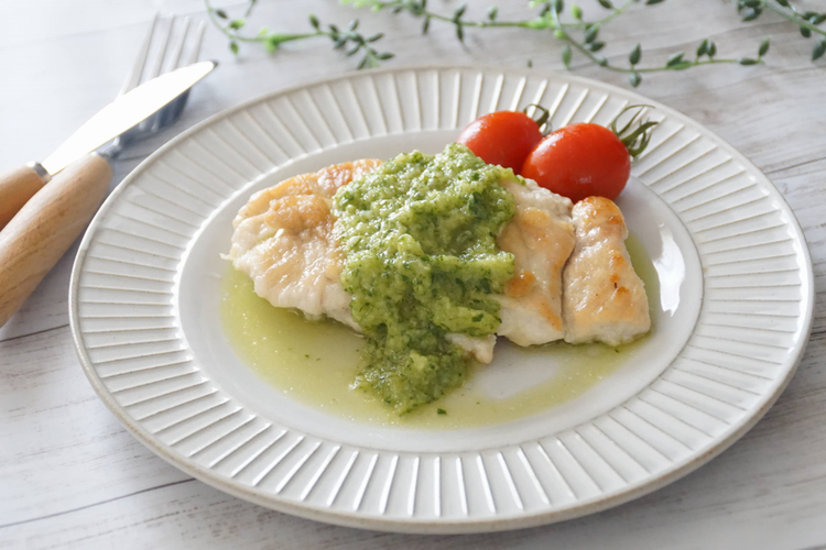 むくみ防止と脂肪燃焼効果にも期待！！「鶏胸肉ソテーきゅうりソースがけ」レシピ