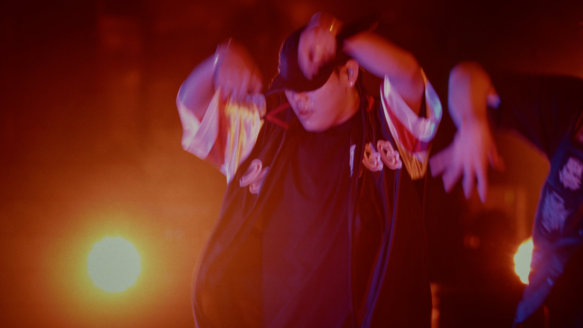 新WEBムービー「サン生と楽曲作ったよ」篇より（提供写真）