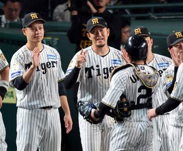 阪神V2後初白星で甲子園の虎党に報告 現役引退の岩貞も有終のK締め