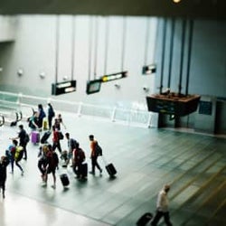 新型コロナウイルスで契約凍結、空港でパスポート紛失…「思わぬトラブル」エピソード