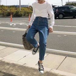 「ブルーデニムパンツ」の今っぽコーデ4選 シンプルでおしゃれ!