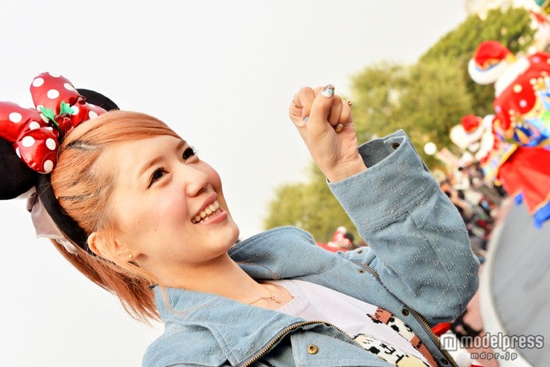 午後の回は晴れて、通常通りダンサーも登場／モデル：河西里音