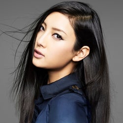 菜々緒 あのセクシーポーズ誕生のきっかけは“怪我”