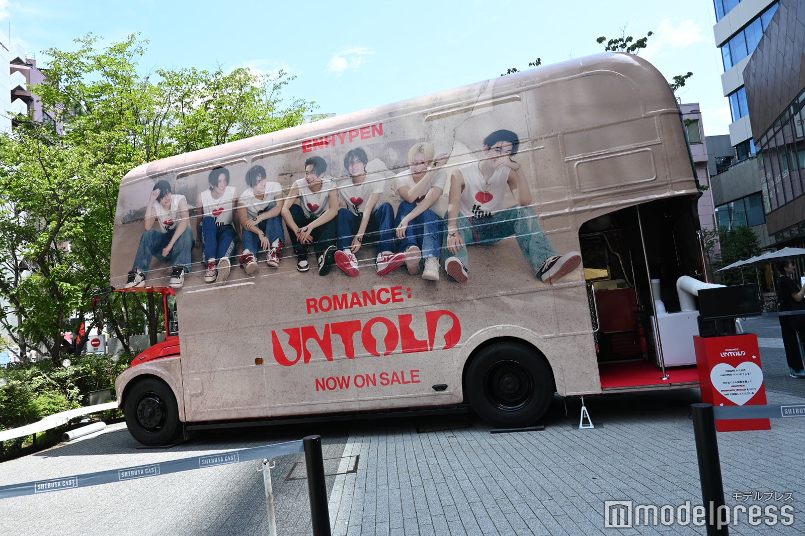 ENHYPEN特別ラッピングバス（C）モデルプレス