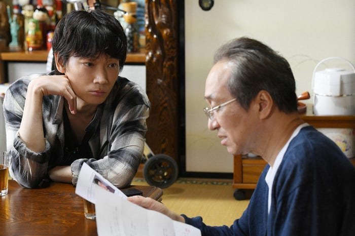 綾野剛、小日向文世/「MIU404」第8話より(C)TBS