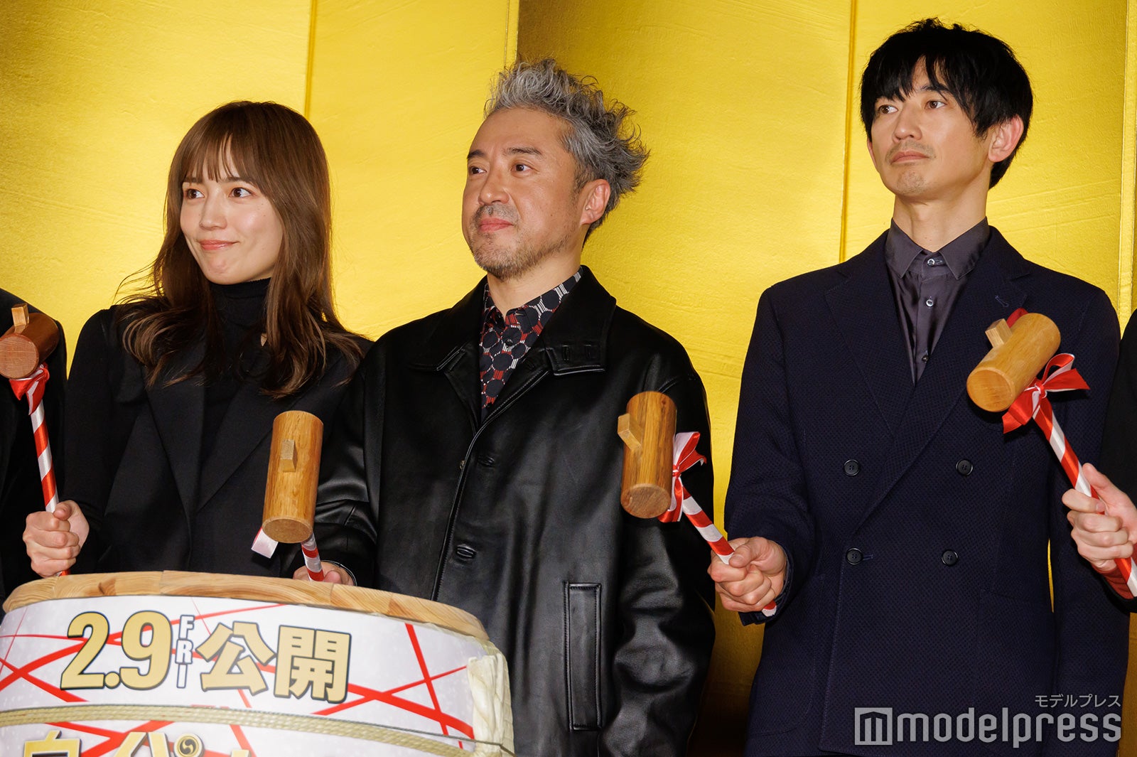 （左から）川口春奈、ムロツヨシ、永山瑛太（C）モデルプレス