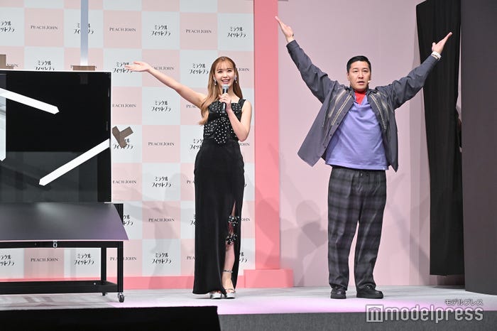 藤田ニコル、長田庄平(C)モデルプレス