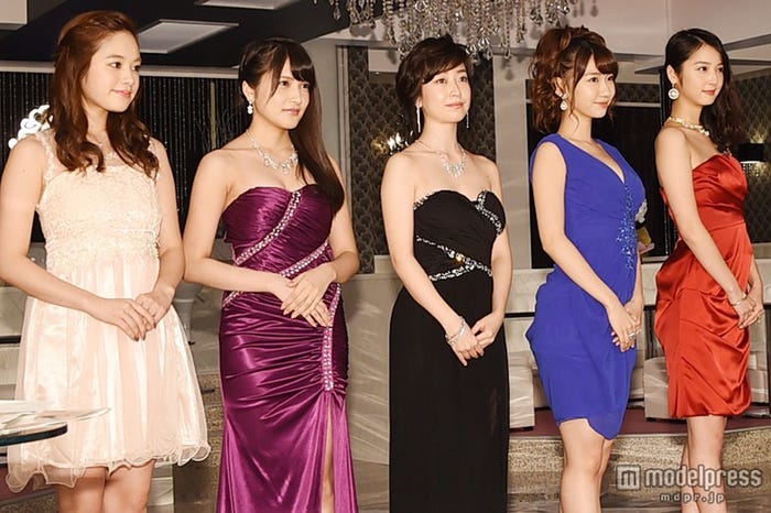 左から:筧美和子、入山杏奈、黒川智花、柏木由紀、佐々木希