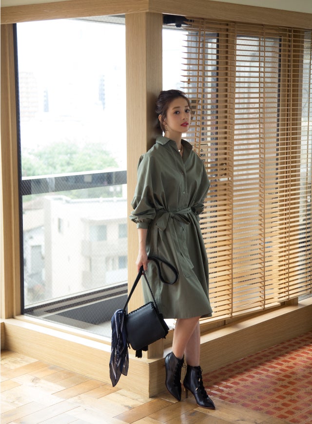 シャツワンピース￥25,000／AMIW（AMIW 新宿ルミネ1）（C）TOPLOG