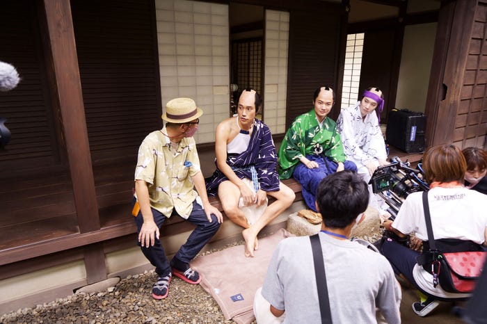 (左から)前田哲監督、松山ケンイチ、神木隆之介、桜田通(C)2023映画『大名倒産』製作委員会