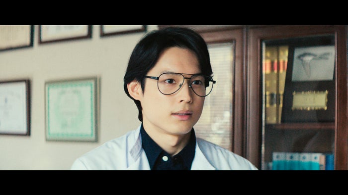 SixTONES松村北斗、“大ファン”大泉洋と初共演で医師役「僕の夢の一つでした」＜ディア・ファミリー＞