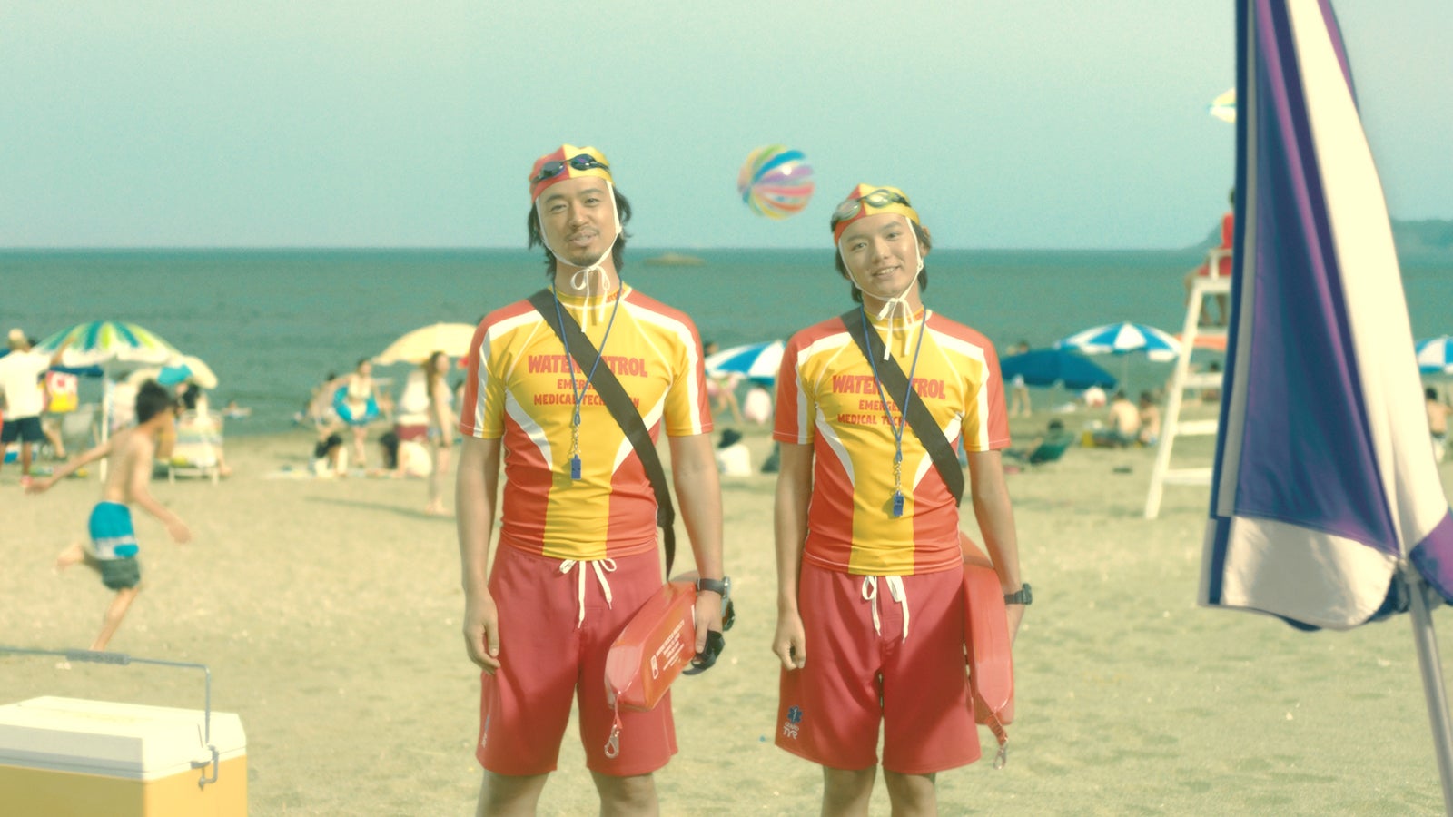 斎藤工、濱田龍臣／「はじめての夏バイト」篇より（提供写真）