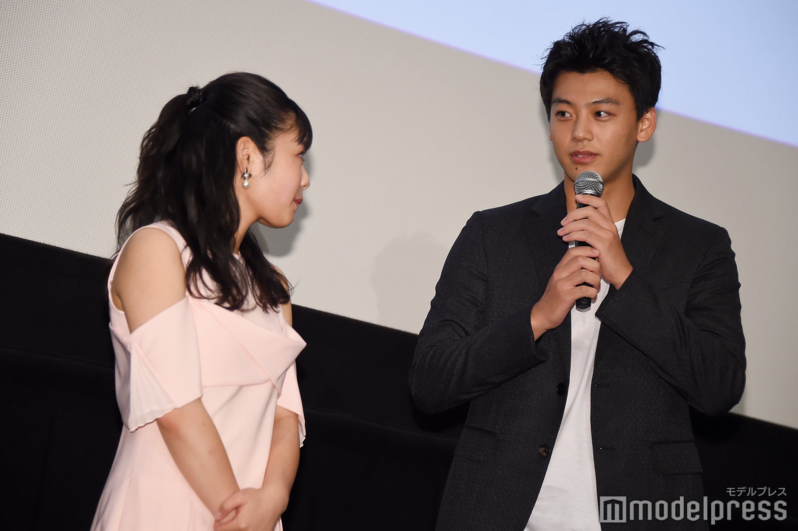 吉柳咲良、竹内涼真（C）モデルプレス